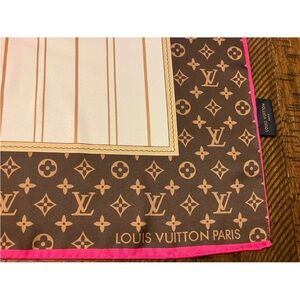 LOUIS VUITTON Monogram LV pattern Cream Beige Brown Scarf Size 34x34 inch
